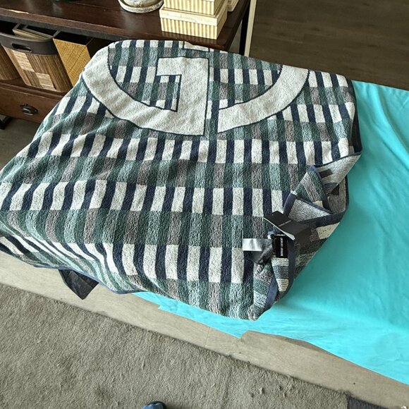 GIORGIO ARMANI 40" X 70" Authentic Multi-color Beach Towel, Retail $495 - Picture 11 of 14